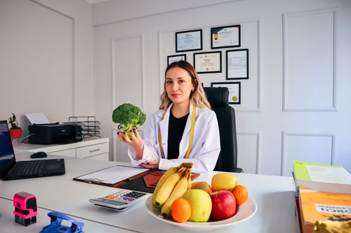 Nutritionist consulting a patient